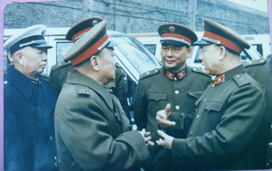 1988年1月，军委首长杨尚昆等关心猎豹汽车生产经营情况。杨尚昆当时是军委常务副