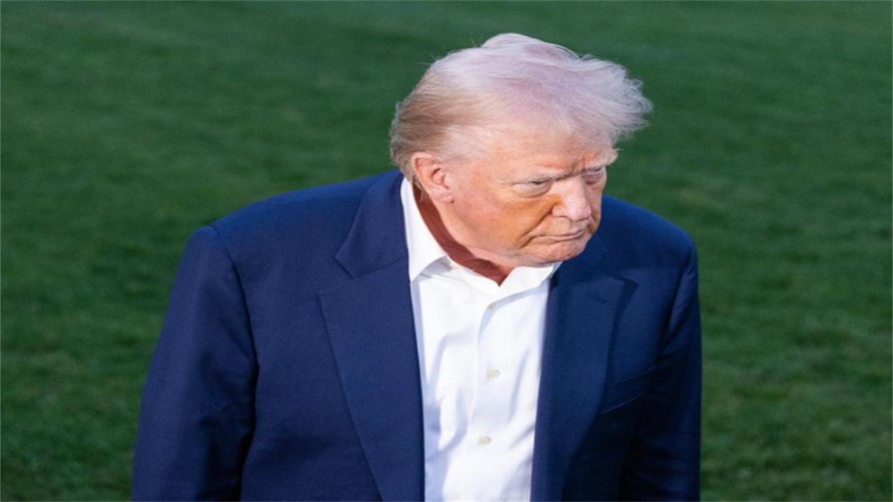 不寻求对抗了？特朗普霸权野心彻底破碎，对华态度180度转变两份重磅文件几乎同