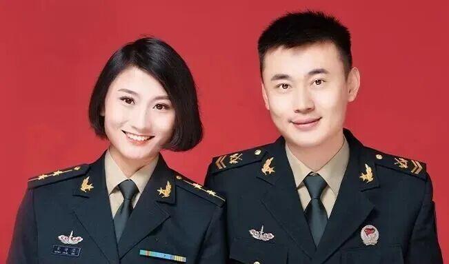 这个士兵不得了，追到了女军官！！十年前，山东姑娘黄钟莹还是部队里一个满脸稚气