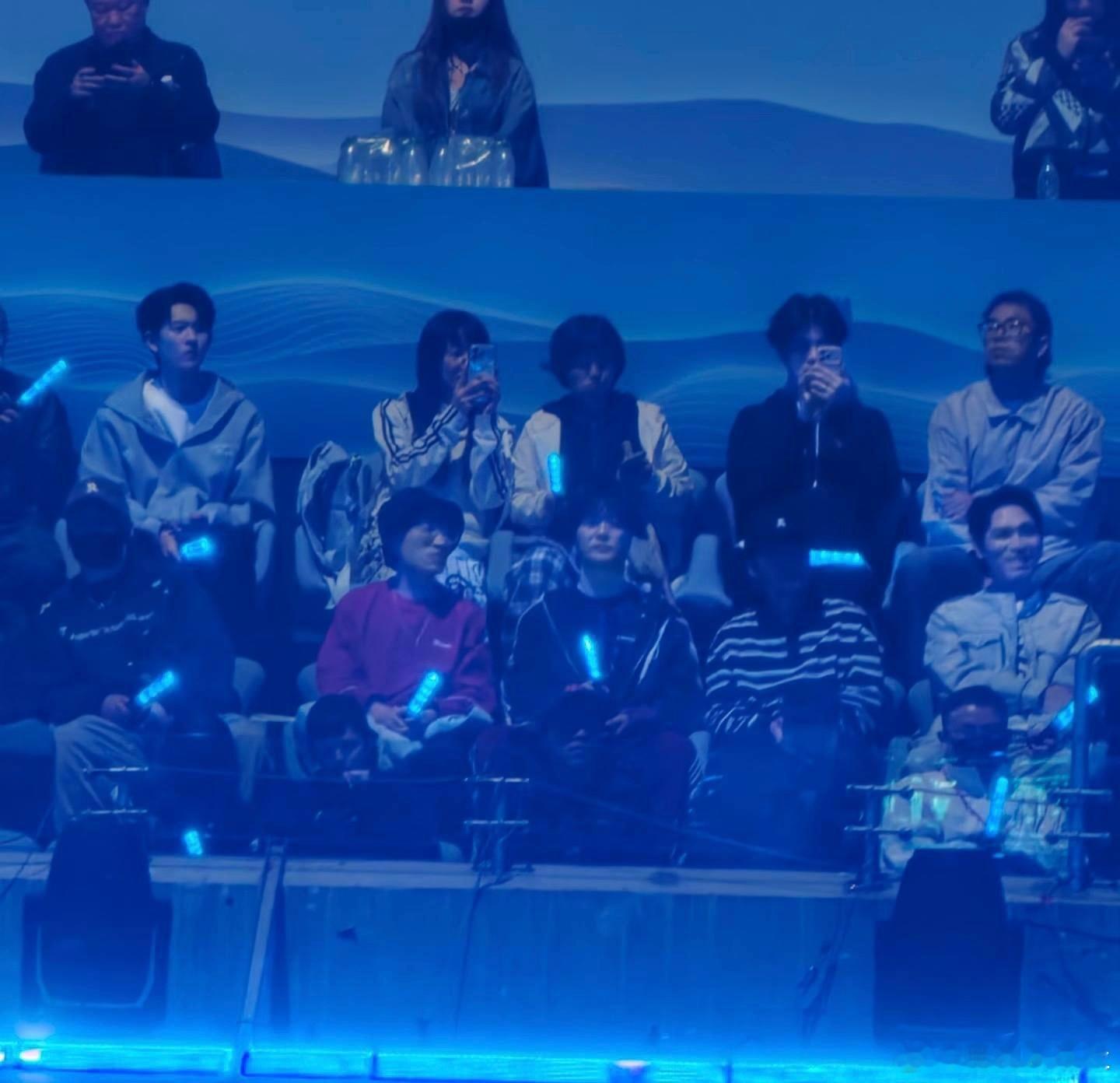 好多明星看了张杰演唱会陈添祥去了张杰演唱会俞灏明王铮亮陆虎看张杰演唱会张杰鸟巢演