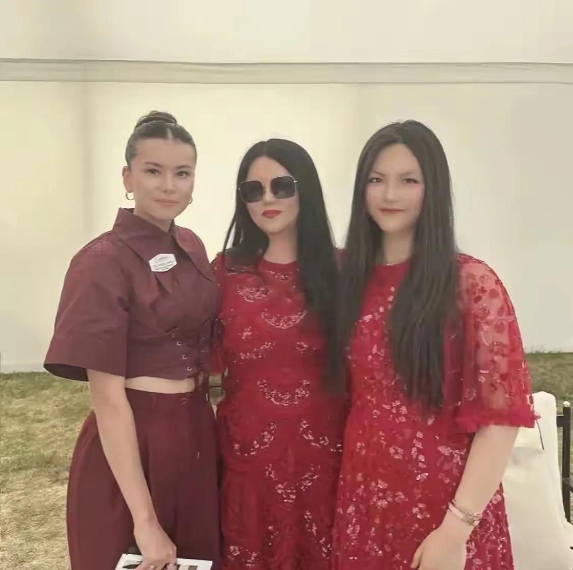 真的服了李湘自己至少有娇艳明媚的少女期对女儿简直是毫无“底线”了自己穿什么