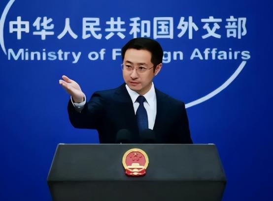 针对美方在公海悍然扣押中国油轮的挑衅行为，外交部发言人林剑在记者会上强硬表态：若