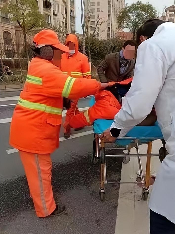 “吃相太难看了！”山东，一男子是环卫工，干活时被车撞亡，车祸身亡3年后，家属才知