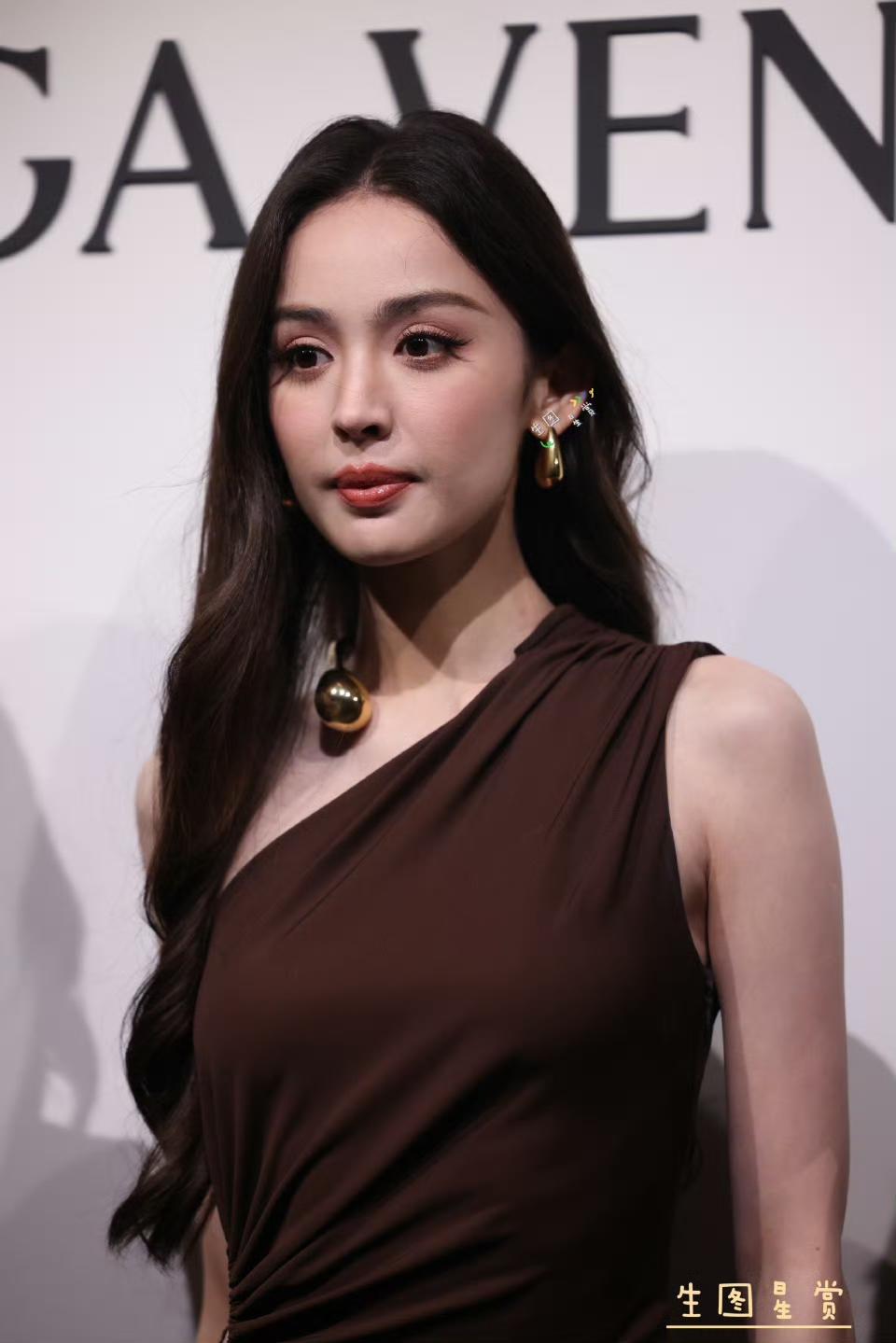 古力娜扎活动现场生图，最近好像长胖了，！古力娜扎