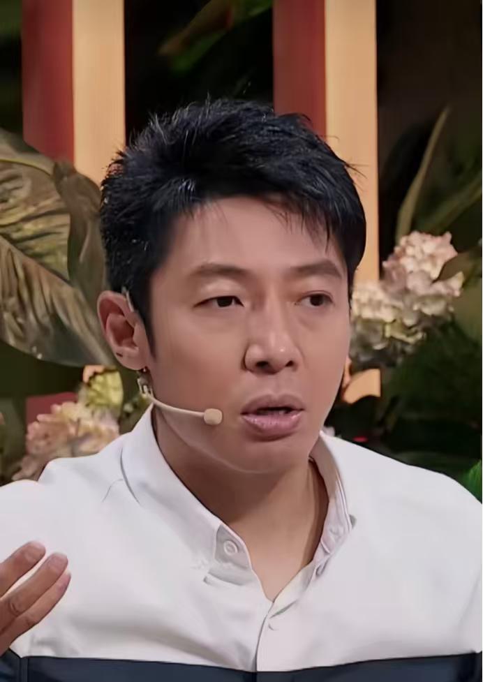 李雪琴：“跟您年龄相仿，经常你们俩在互怼的时候，他会胜出。”撒贝宁：“尼格买