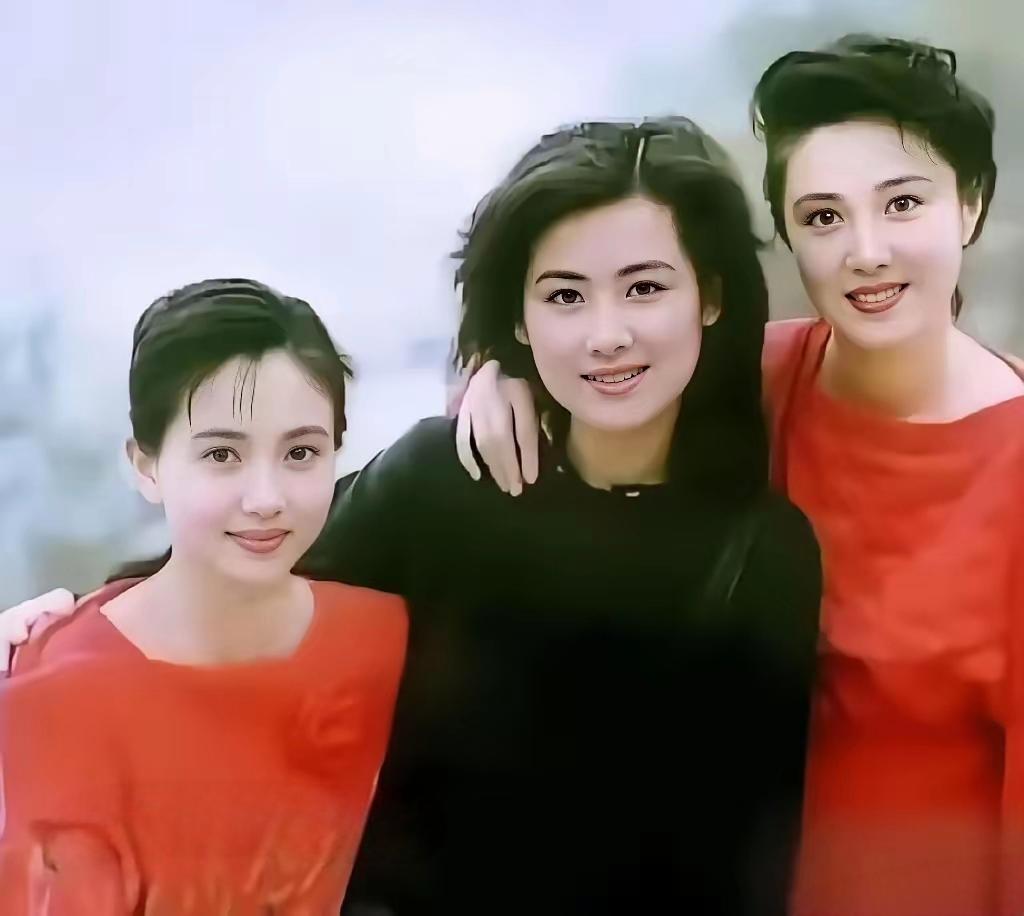 八九十年代纯天然三大女神！左边陶慧敏，右边傅艺伟，中间这位绝色佳人，能认出来的