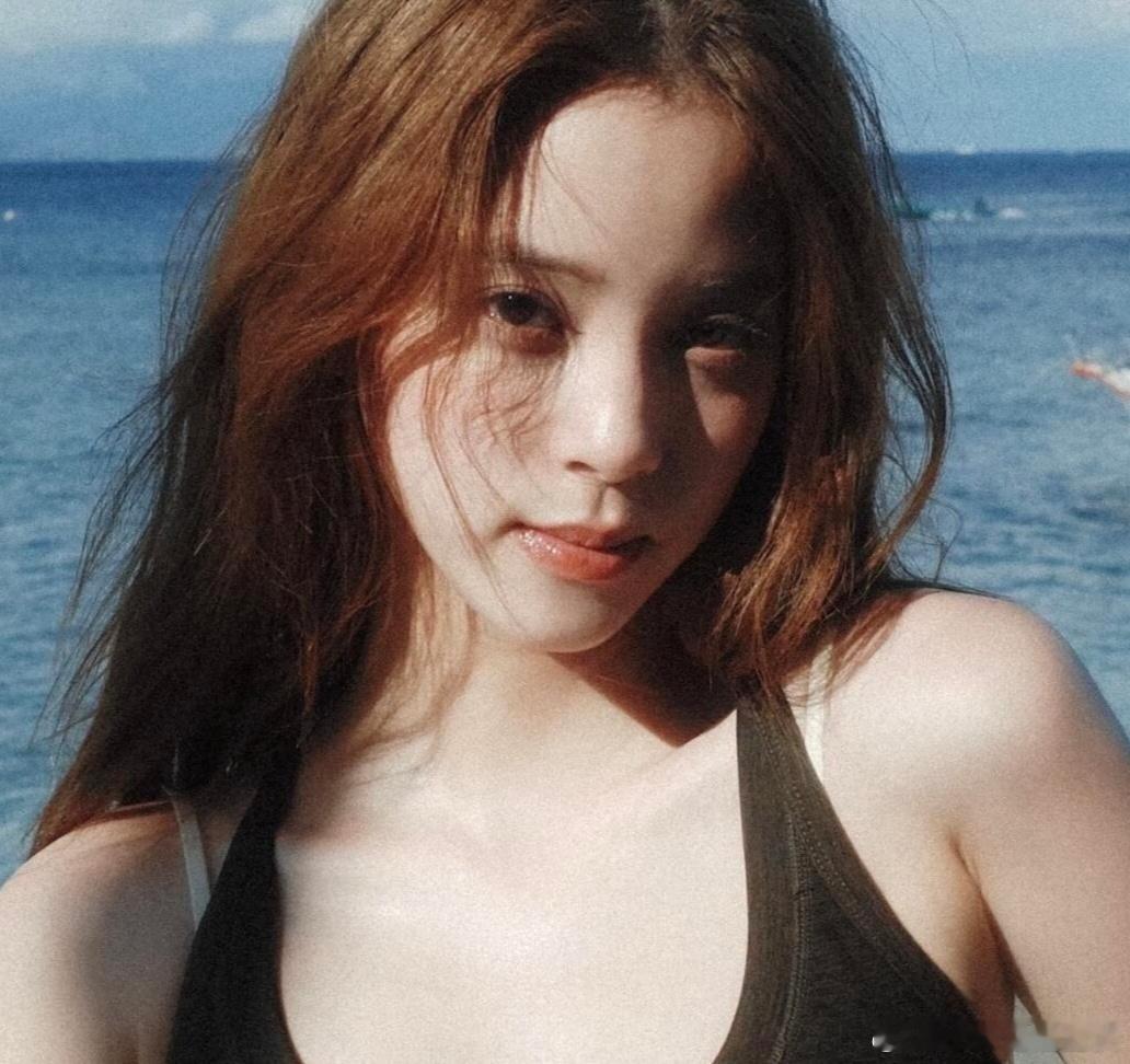 欧阳娜娜娜比的美商很高，造型多变，每次都是有审美的造型，充分发挥自己优势，日常