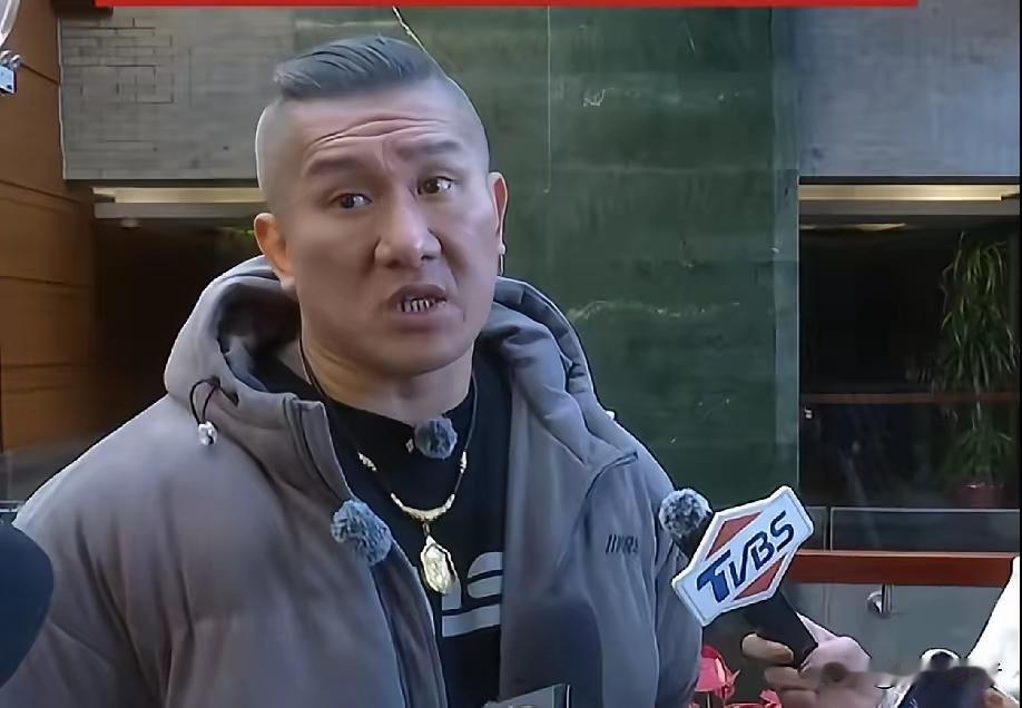 馆长这趟北京行，算是彻底打破“小岛滤镜”了！以前在台湾坐拥百万粉丝，觉得自己挺牛