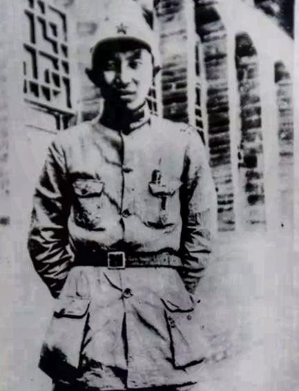 1957年，解放军副师长驾驶小船跑到台湾，毛主席大怒，立即叫来罗瑞卿处理这件事。
