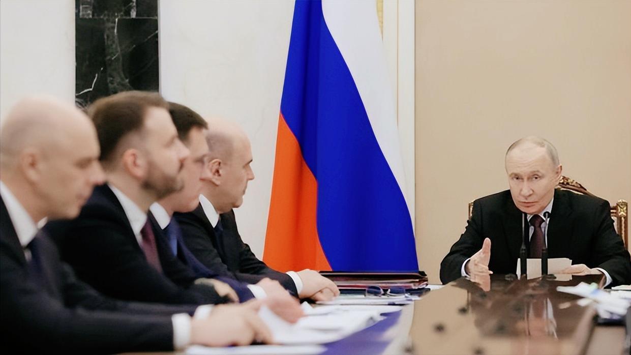 眼看国际油价一路冲高，本该躺着赚大钱的俄罗斯油气企业，却接到了普京一道硬核指令，