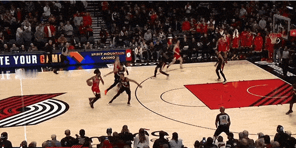 真的强！科比怀特谈助攻武切维奇完成压哨三分绝杀：“武切维奇一直都有一颗大心脏