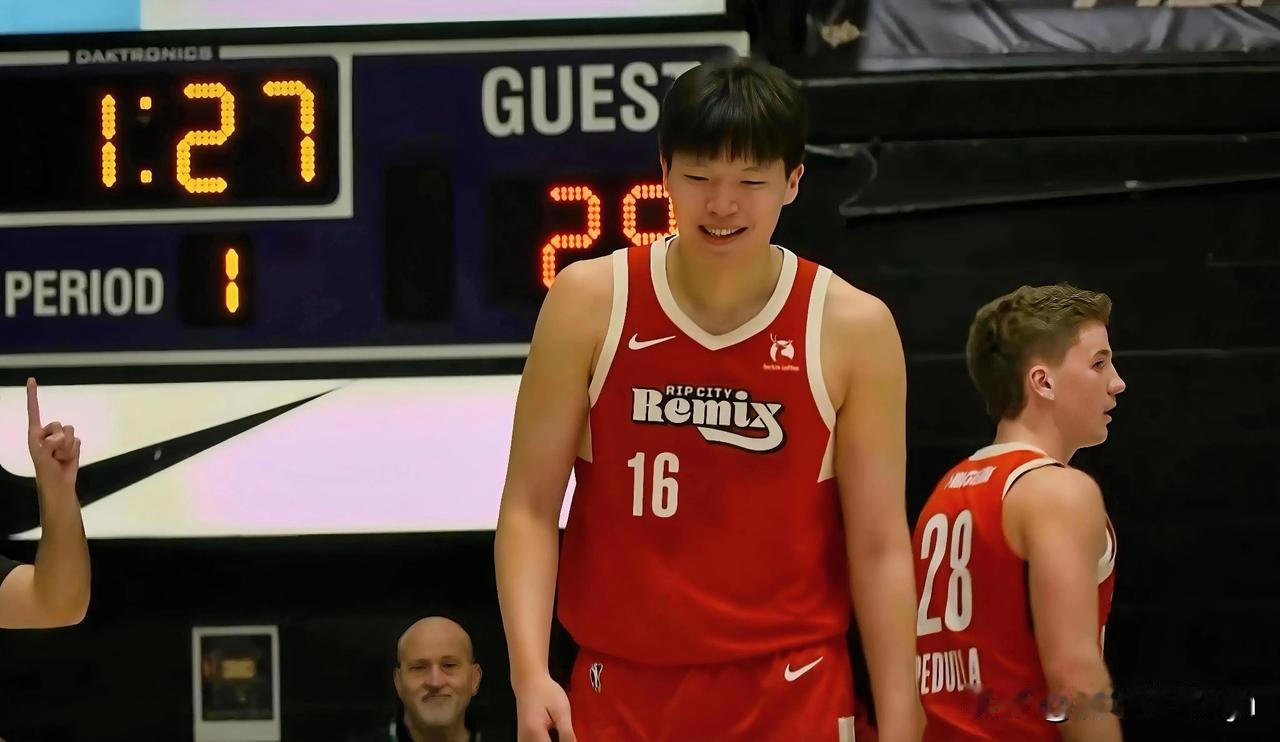 对于杨瀚森要多一点耐心，切勿拔苗助长，急于求成。今天看完杨瀚森的比赛，小编觉