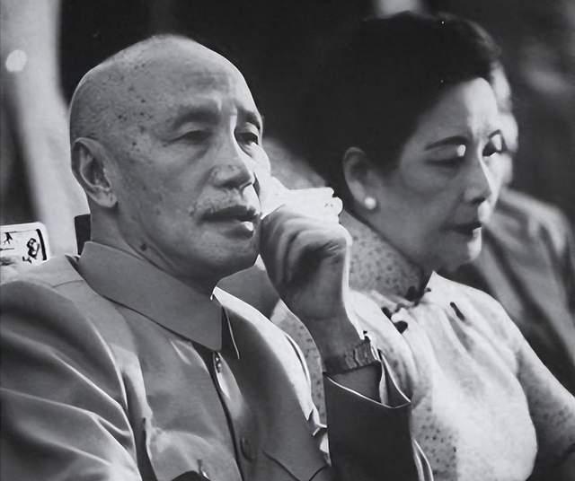 蒋介石私生活有多混乱？贴身秘书晚年才敢说破，宋美龄的做法绝了。蒋介石的私生活有多