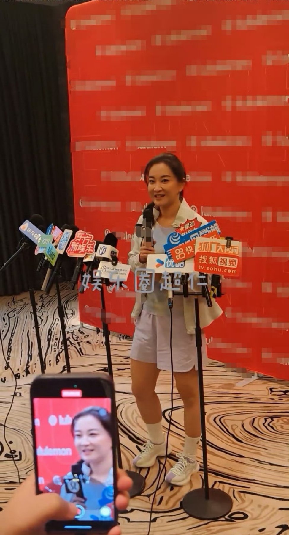 贾玲上镜胖十斤受害者贾玲瘦了以后也是很有福气的面相女明星对自己要求一直