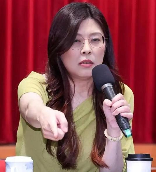 丢掉幻想，准备斗争！国民党已经正式退出了历史舞台的主角席位，郑丽文公开拒绝一国两