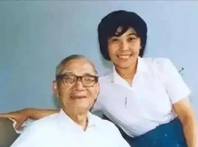 1967年，妻子去世后，快80岁的茅以升就和6个孩子商议，想要续娶。当他说出女人