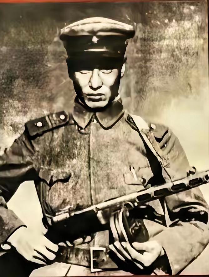 苏式军装下的抗联魂：1945年，张凤岐踏雪杀回东北，1945年的东北雪原上，