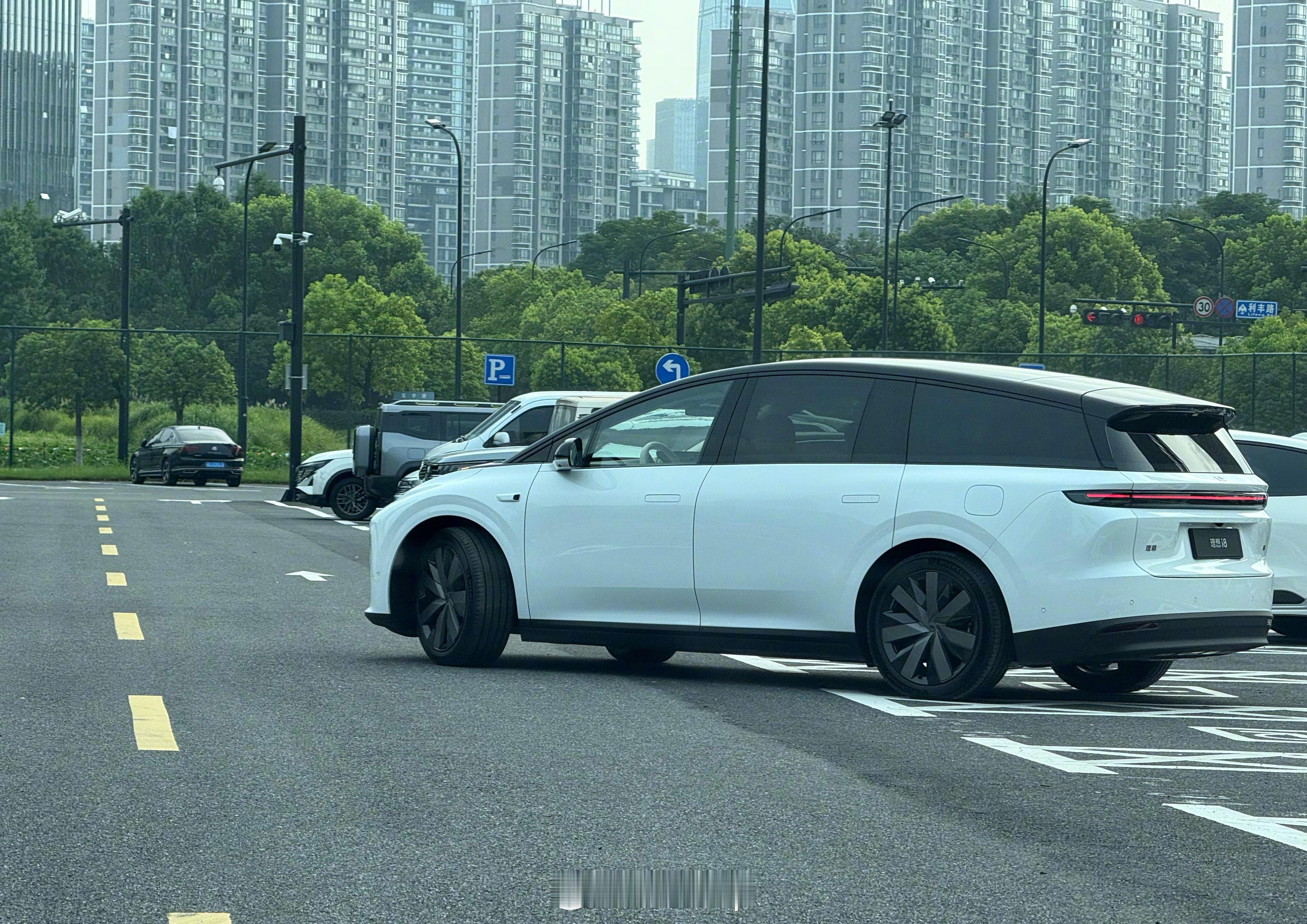 理想i8马上就要上市了，我有一个建议想和说一下，售价多少估计已经定好了。但上市权