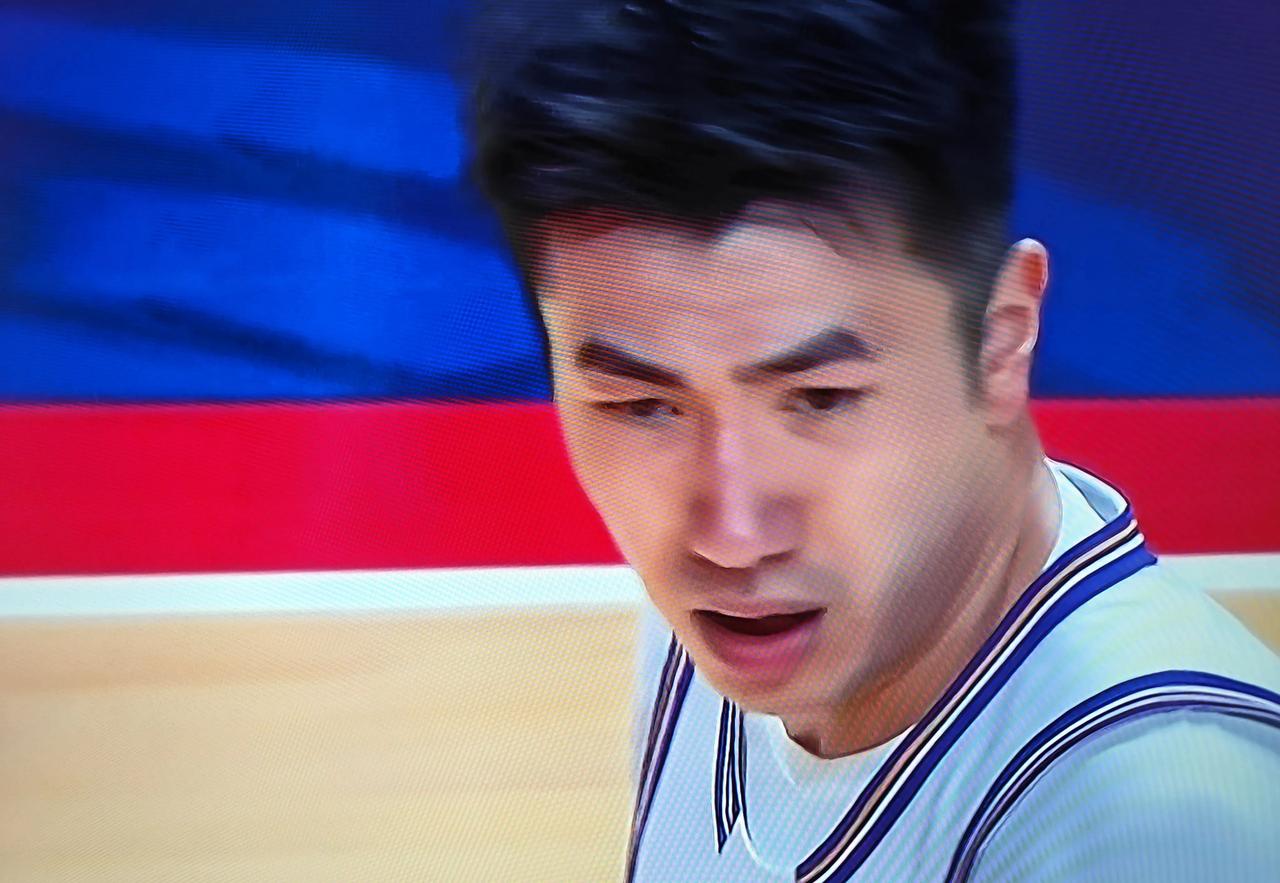 29分！北控从险胜广东到惨败广州，一夜回到解放前。邹雨宸刚复出就拼下15分7