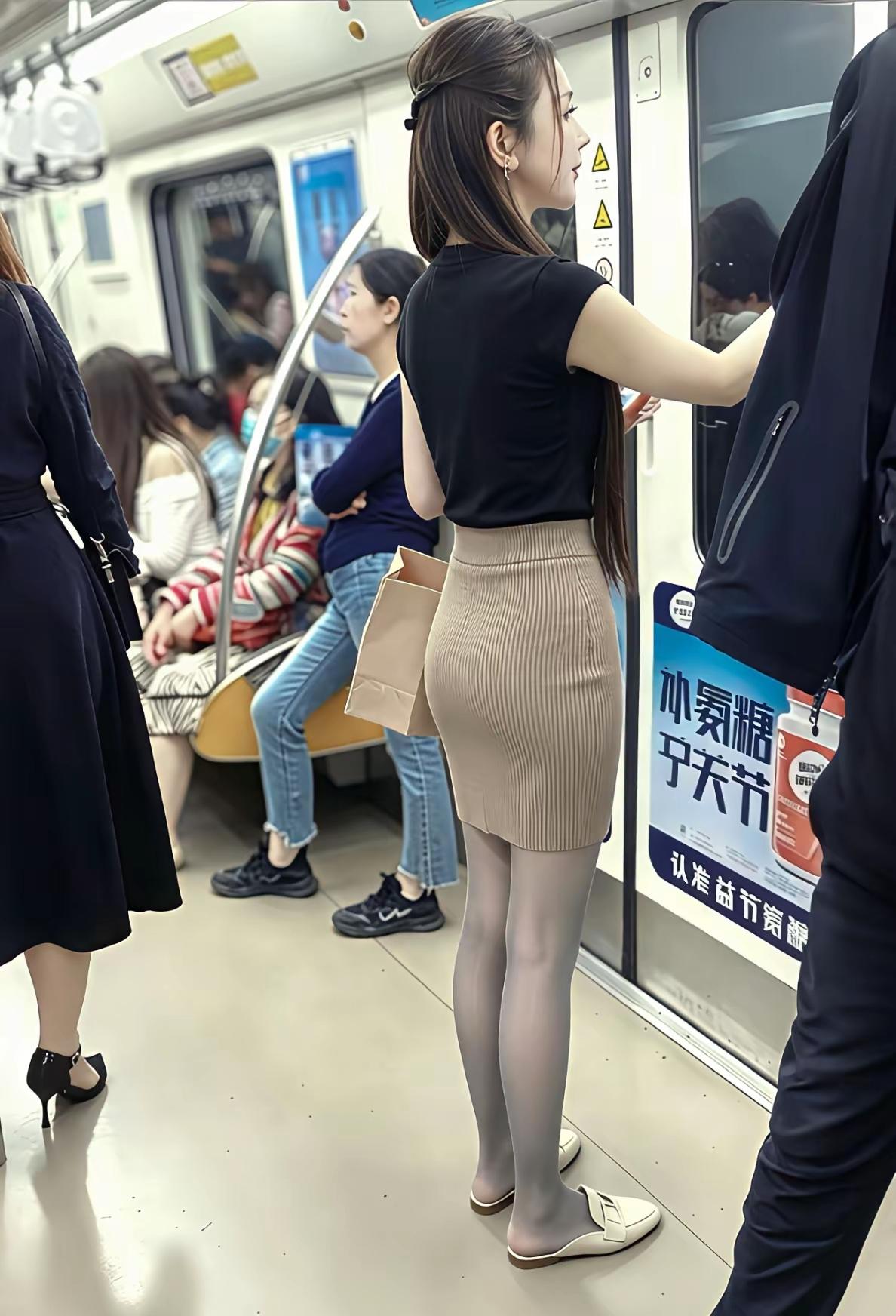 这身搭配明显不合理，不好看！鞋子太难看！我选几双大家看看哪个合适？