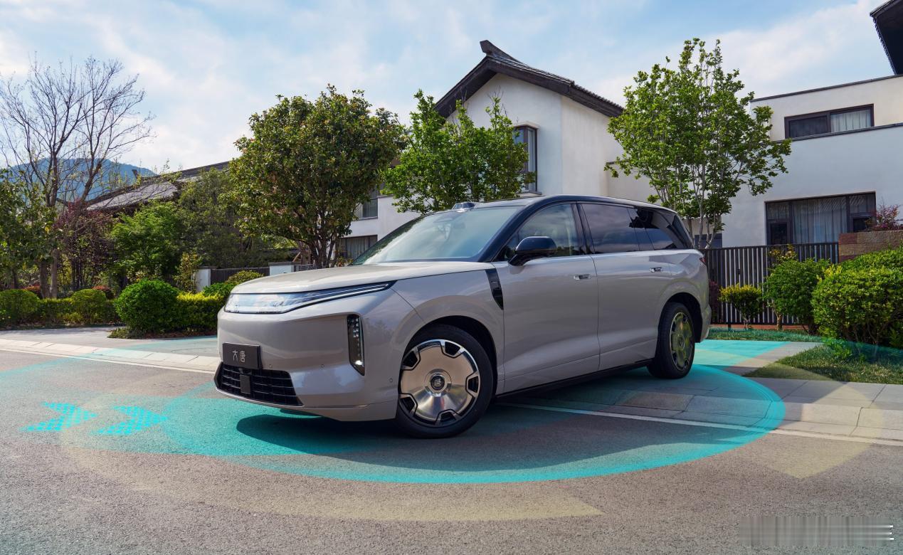 4月24日，比亚迪王朝网全新全尺寸旗舰SUV大唐在北京车展启动全球预售，预售价2