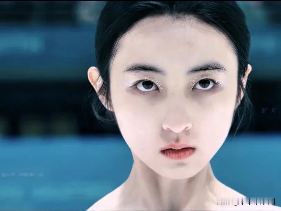 刚看完电影，必须夸夸张子枫！她演的太好了！妹妹角色太绝了，那种阴湿哀怨的劲儿，仿