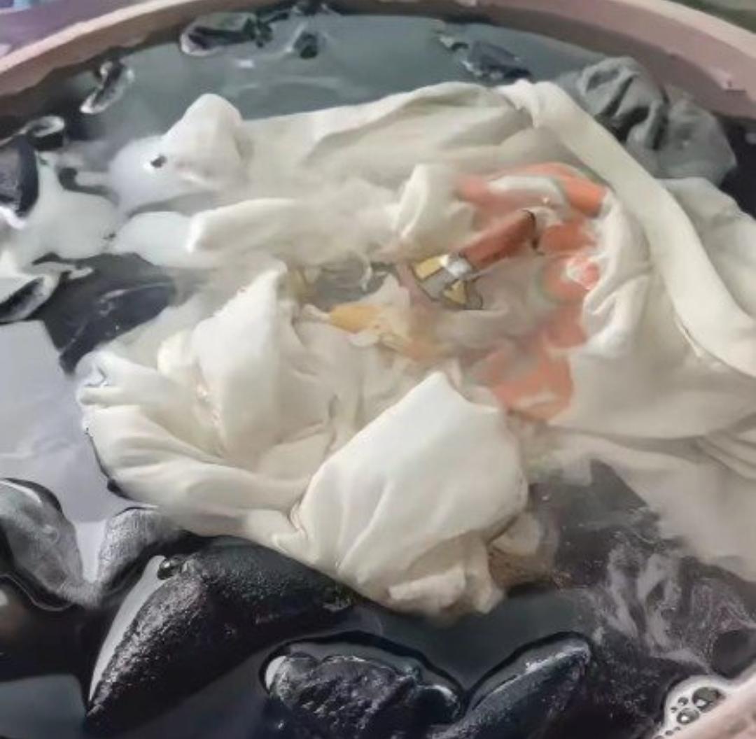 衣服洗不干净的原因找到了衣服怎么洗都不干净，可能不是你方法不对，而是洗衣液