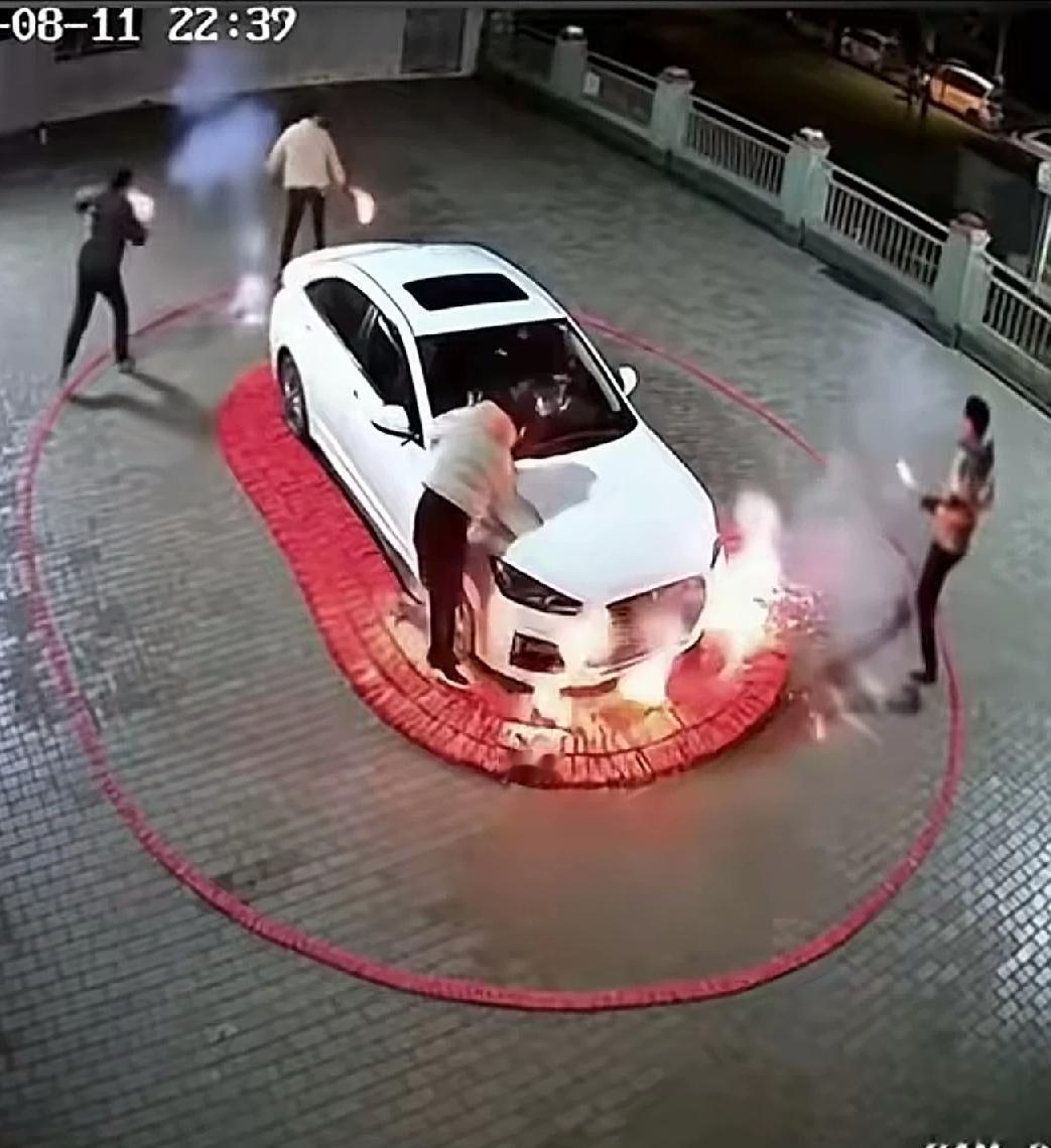 过年居然还有这样过的吗，有点难以自信。​​​