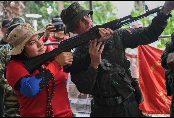 加勒比海上空战云密布！特朗普要求马杜罗无条件辞职并离境，承诺为其一行