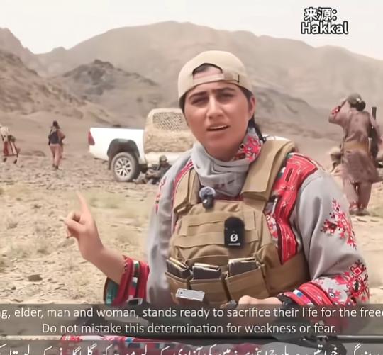 恐怖组织头一次公开女性武装训练画面，首位公开露脸的女头目也出来表态发声。葫芦里到