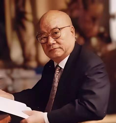北京大学化学与分子工程学院教授。中国著名的物理化学家、化学教育家，‌中国科学院院