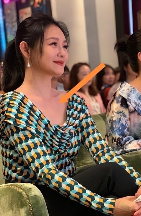 其实大S当年和汪小菲在一起时，并非生活质量有什么明显落差。原来是她本身就不太偏爱