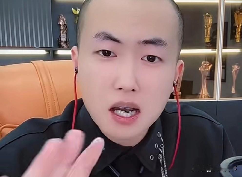 丁一说巴扎黑和天佑是面和心不和！这么小的一件事儿，哥俩