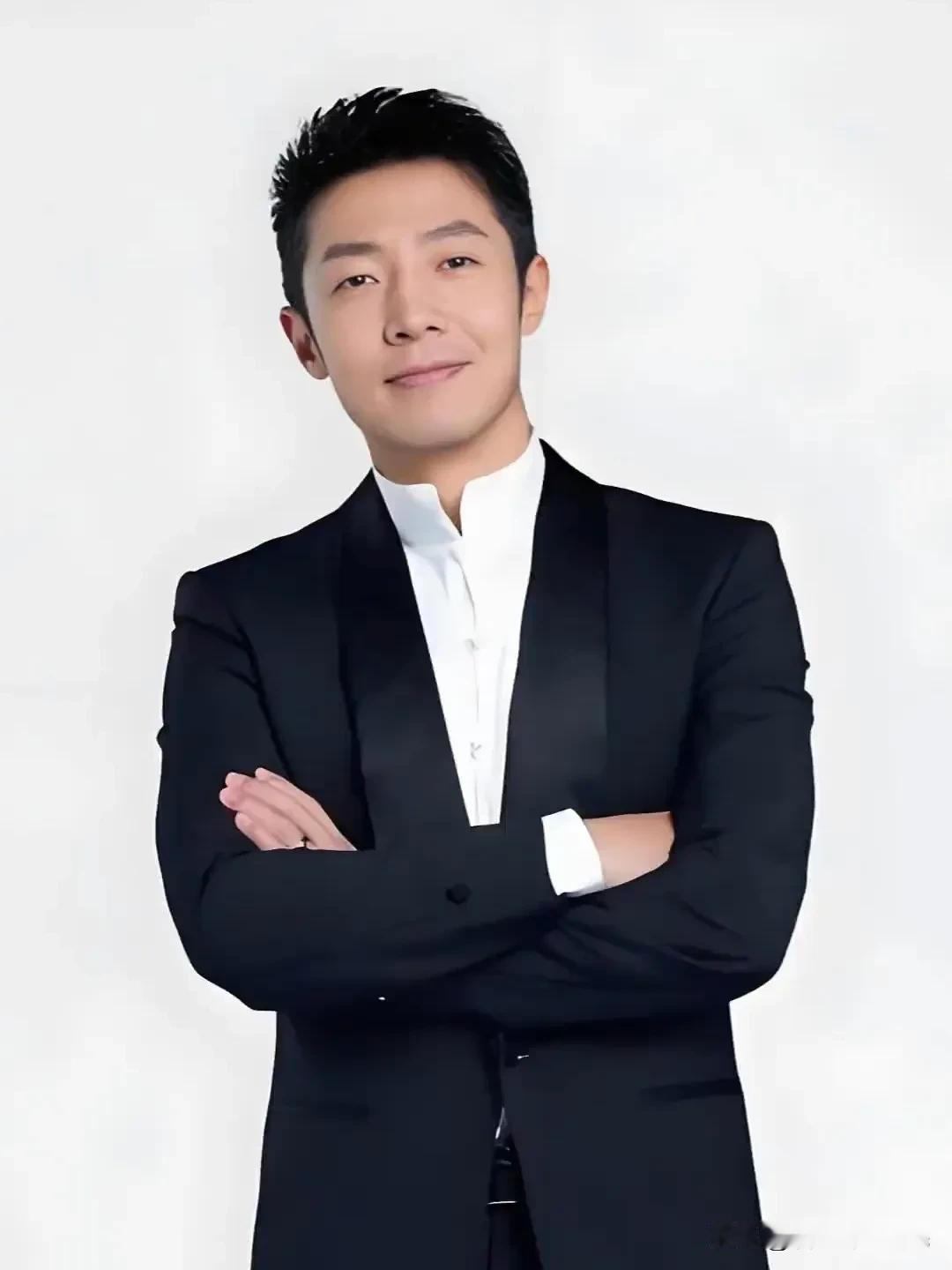 撒贝宁说：“我很后悔把父母从老家武汉接到北京来，我跟妹妹都在北京，我爸妈退休后在