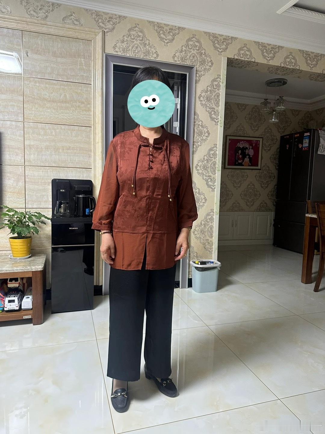 弟弟结婚，妈妈穿哪个好看点❓​​​