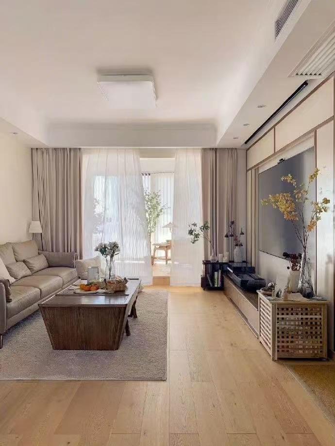 真是让人肠子都悔青了我弟去年过年的时候在市中心买了一套二手房，当时一平方只有八