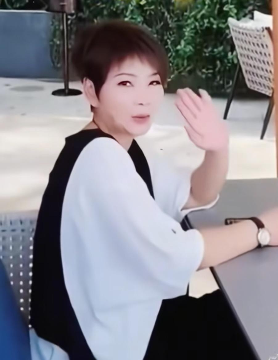 马筱梅妈妈是隐藏的富婆，她在湾湾给女儿马筱梅留了房产还有产业。别在说马筱梅高攀了