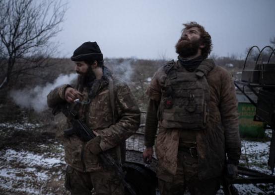 太狡猾了，2名乌军凭什么阻挡俄军165天攻击？俄军怎么炸都杀不死 俄军一开始