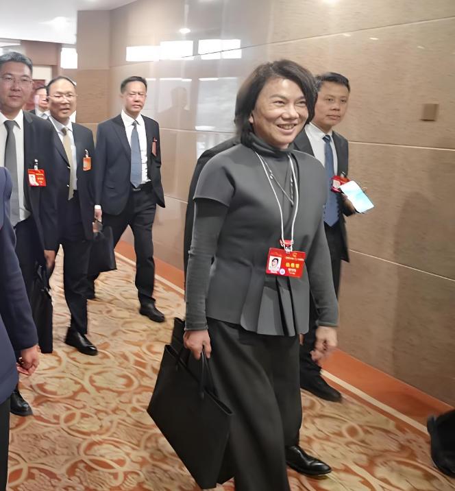 1991年，董明珠上门讨要42万货款，经销商却说：“再发50万的货，卖完一起结！