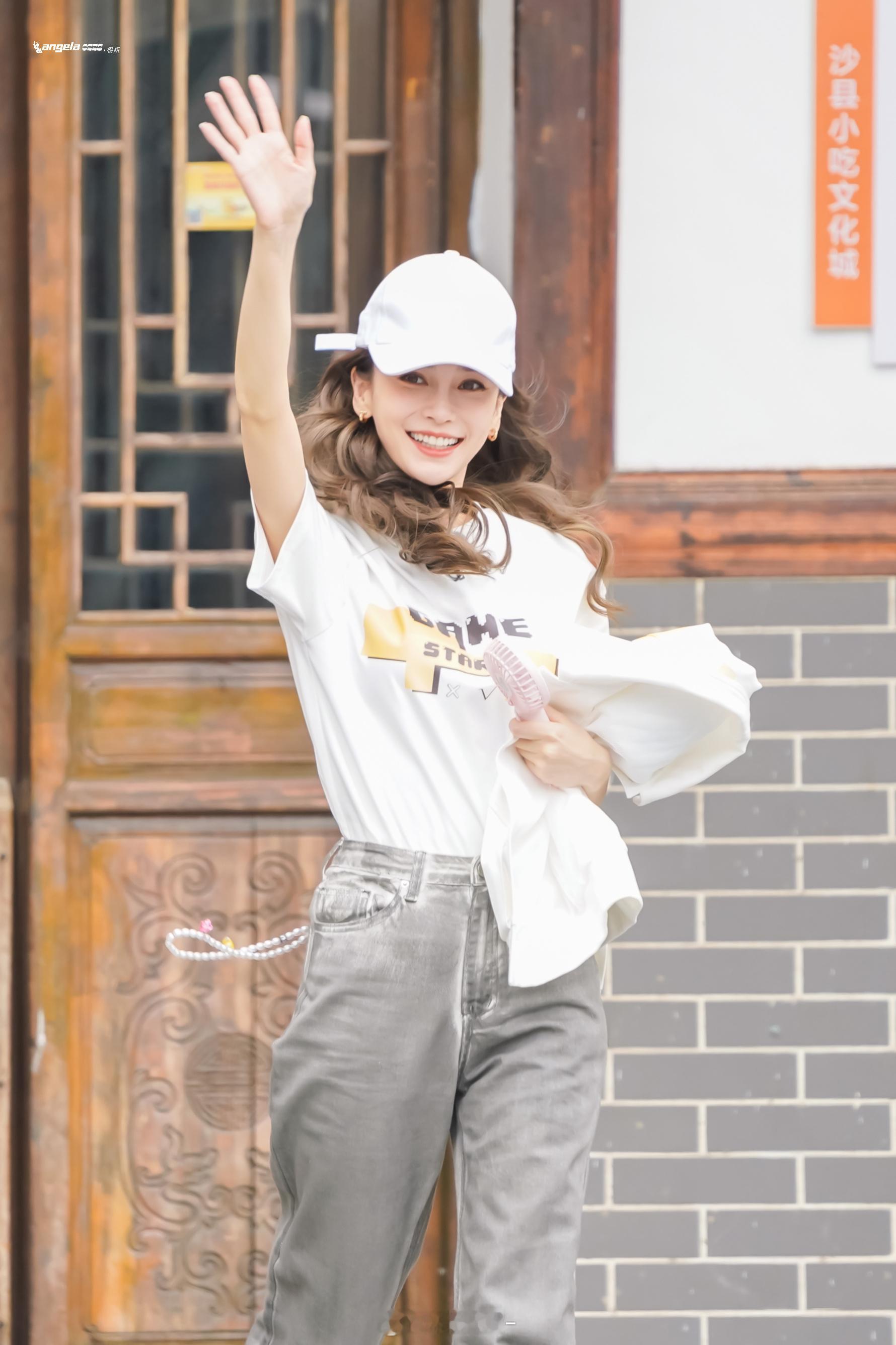 angelababy|杨颖“你是晚夏遗留在深海里的星星想把我所有的温柔都碾