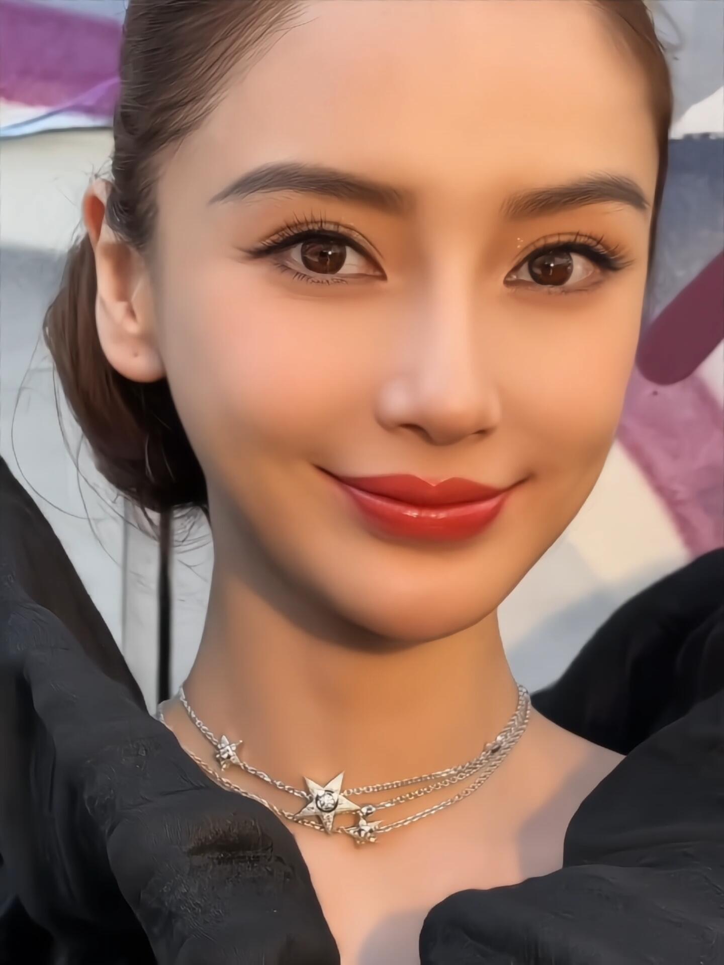 杨颖[爱心]颖妈这脸真的顶