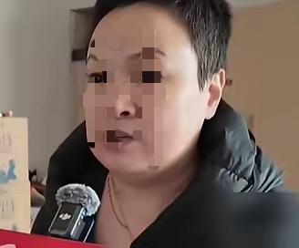 通过媒体的深入挖掘，网友的广大神通，把原告的家庭背景给挖出来。其实，原告