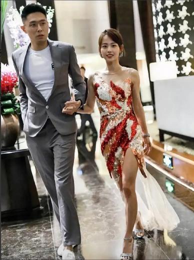 当年对着全网喊出“没有离婚，只有丧偶”的买超，最近直播里被人问起这句话，居然