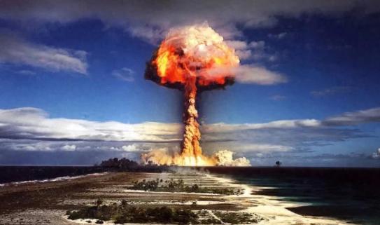 估计大家都很疑惑吧？明明美以都有核武器，而伊朗目前还没有，只要一发战争瞬间结束