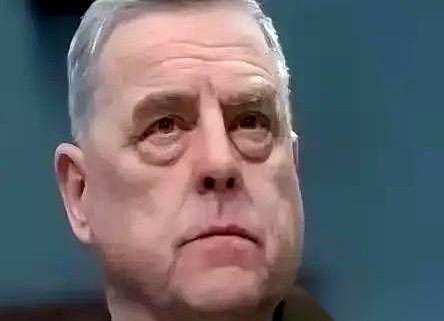 德国一个军事专家，扔下一句话，直接让整个西方军事圈鸦雀无声。他说：现在的问题，