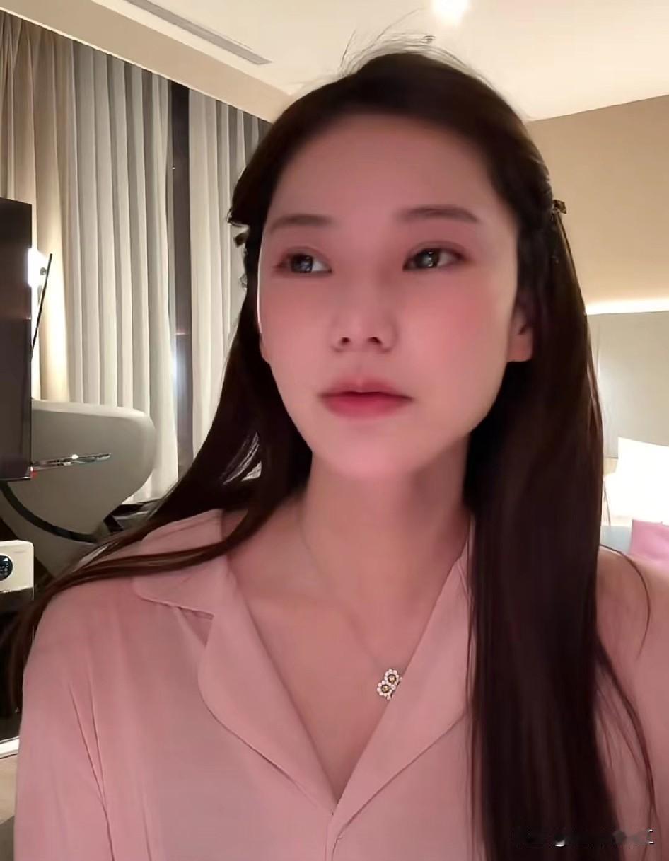 马筱梅:我觉得坐月子就是在休息！汪小菲直播的时候我一直在阻止！刚刚，马筱梅直