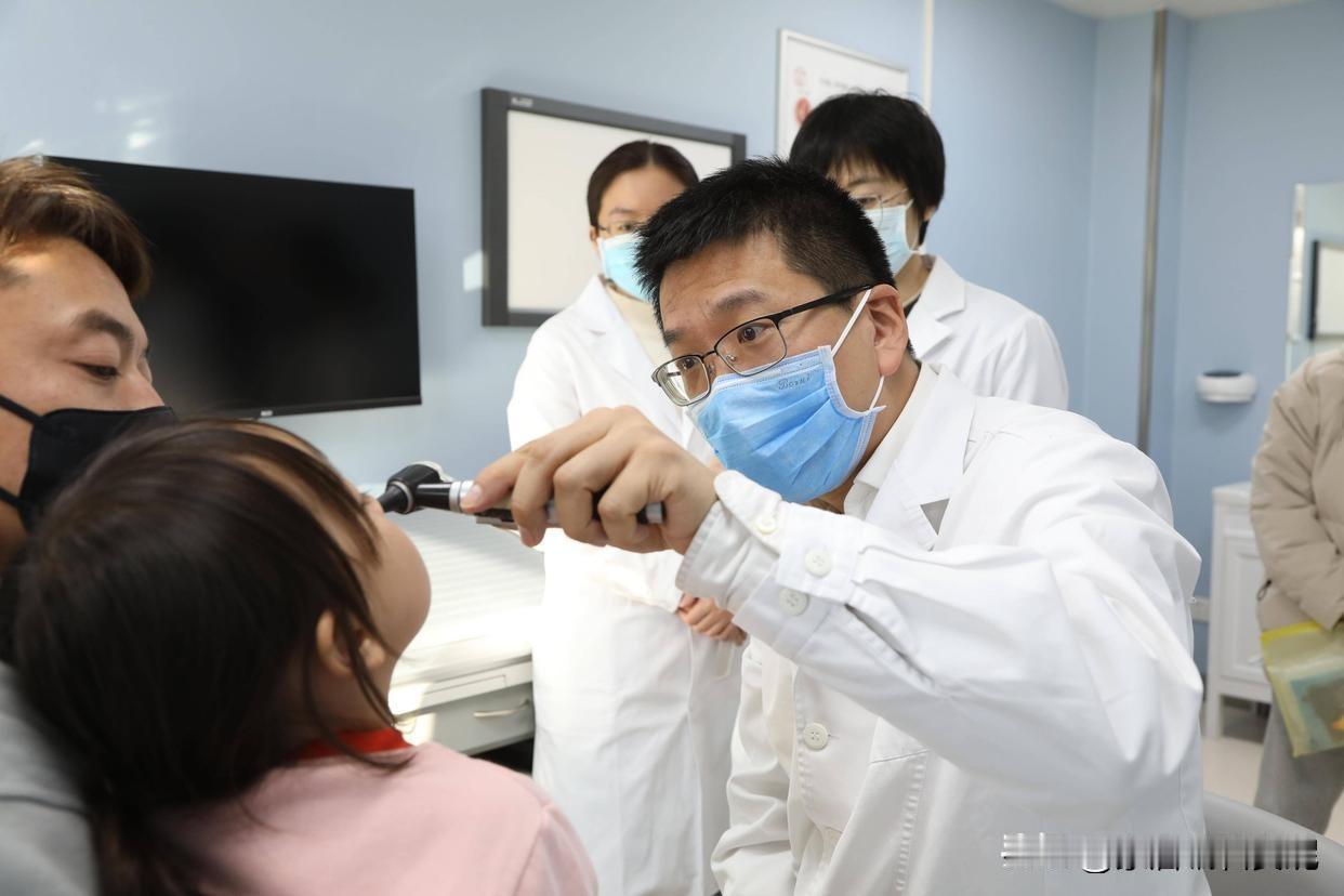 最近朋友圈炸了，到处在传“5月1日起，医生不24小时值班了”。有人急得不行：晚上