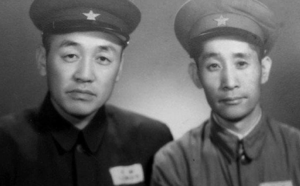 1952年，志愿军司令彭老总回国时，东北军区副司令贺晋年赶来迎接。一见面，彭老总