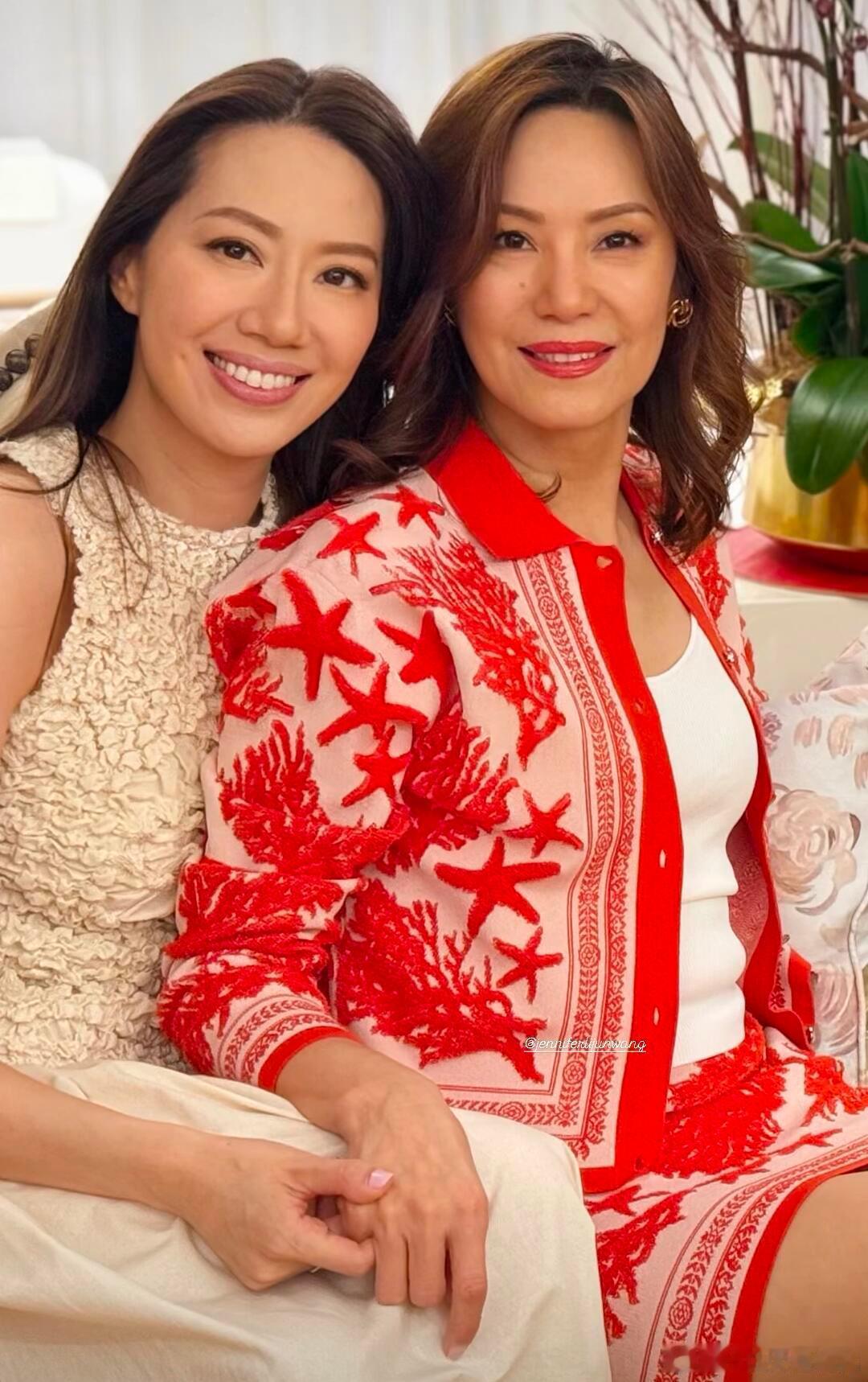 百亿阔太汪圆圆和妹妹王诗诗带女儿为妈妈庆生，两姐妹嫁的都挺好。​​​