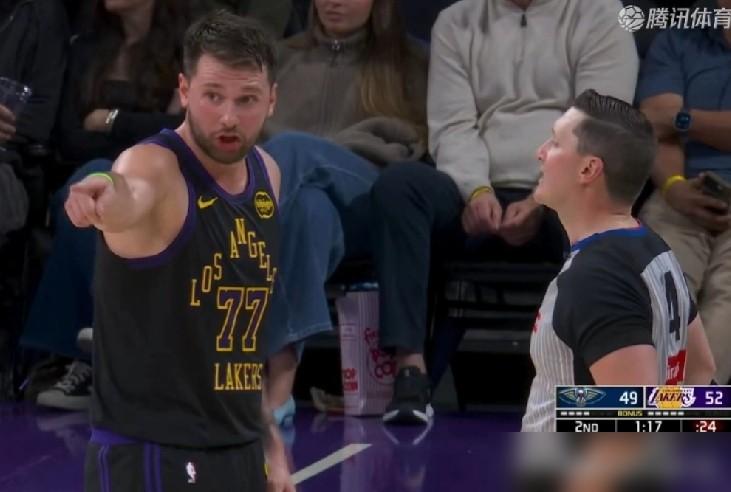 东契奇这次真让人耍了。再吃两个技术犯规，联盟就要禁他的赛。谁能想到在众目睽睽之下